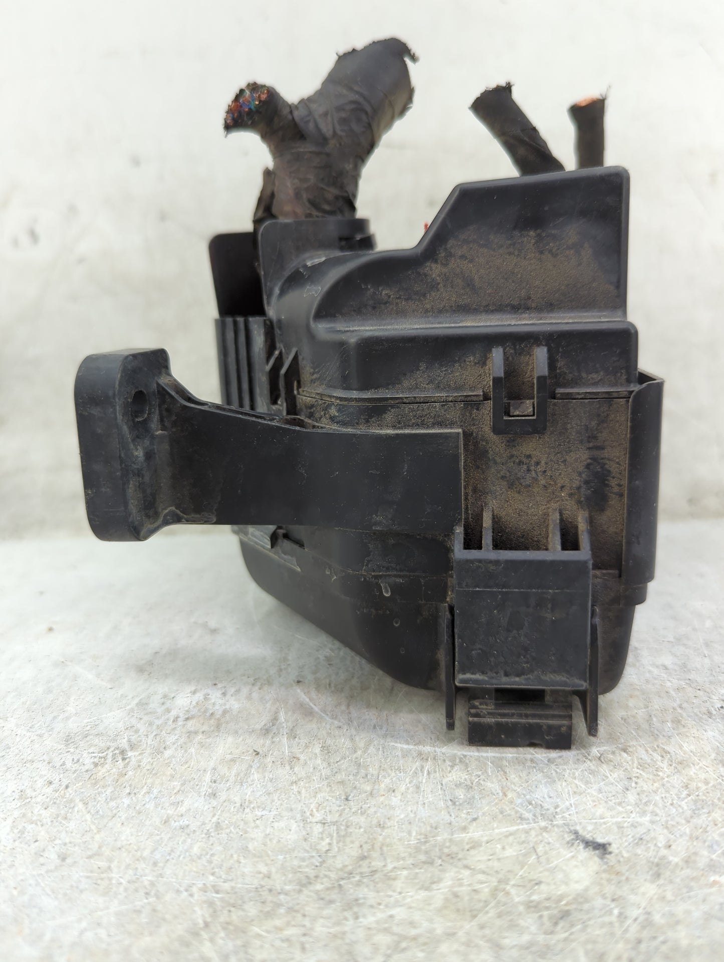 2010 Kia Soul Fusebox Fuse Box Panel Relay Module P/N:91215 2K 570 Fits OEM Used Auto Parts - Oemusedautoparts1.com