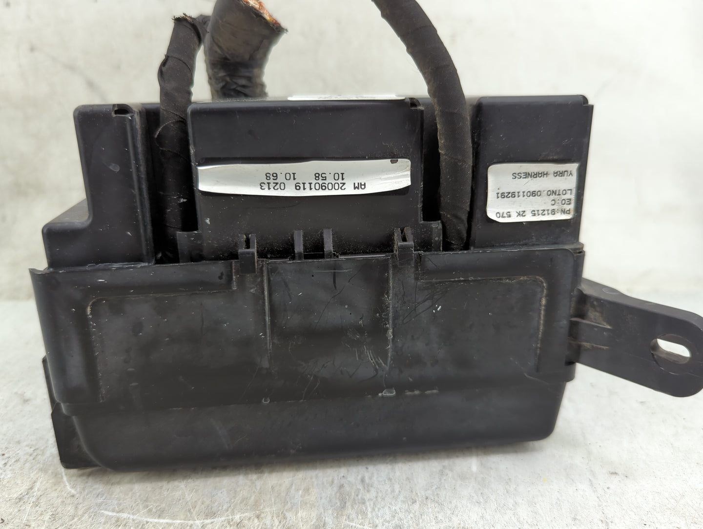 2010 Kia Soul Fusebox Fuse Box Panel Relay Module P/N:91215 2K 570 Fits OEM Used Auto Parts - Oemusedautoparts1.com