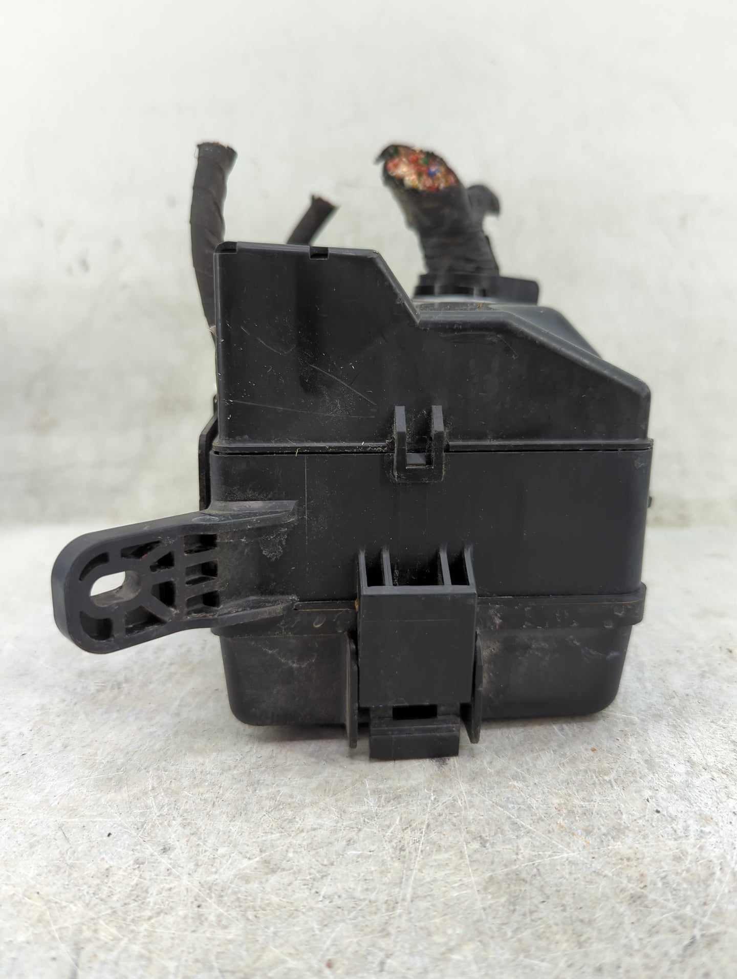 2010 Kia Soul Fusebox Fuse Box Panel Relay Module P/N:91215 2K 570 Fits OEM Used Auto Parts - Oemusedautoparts1.com