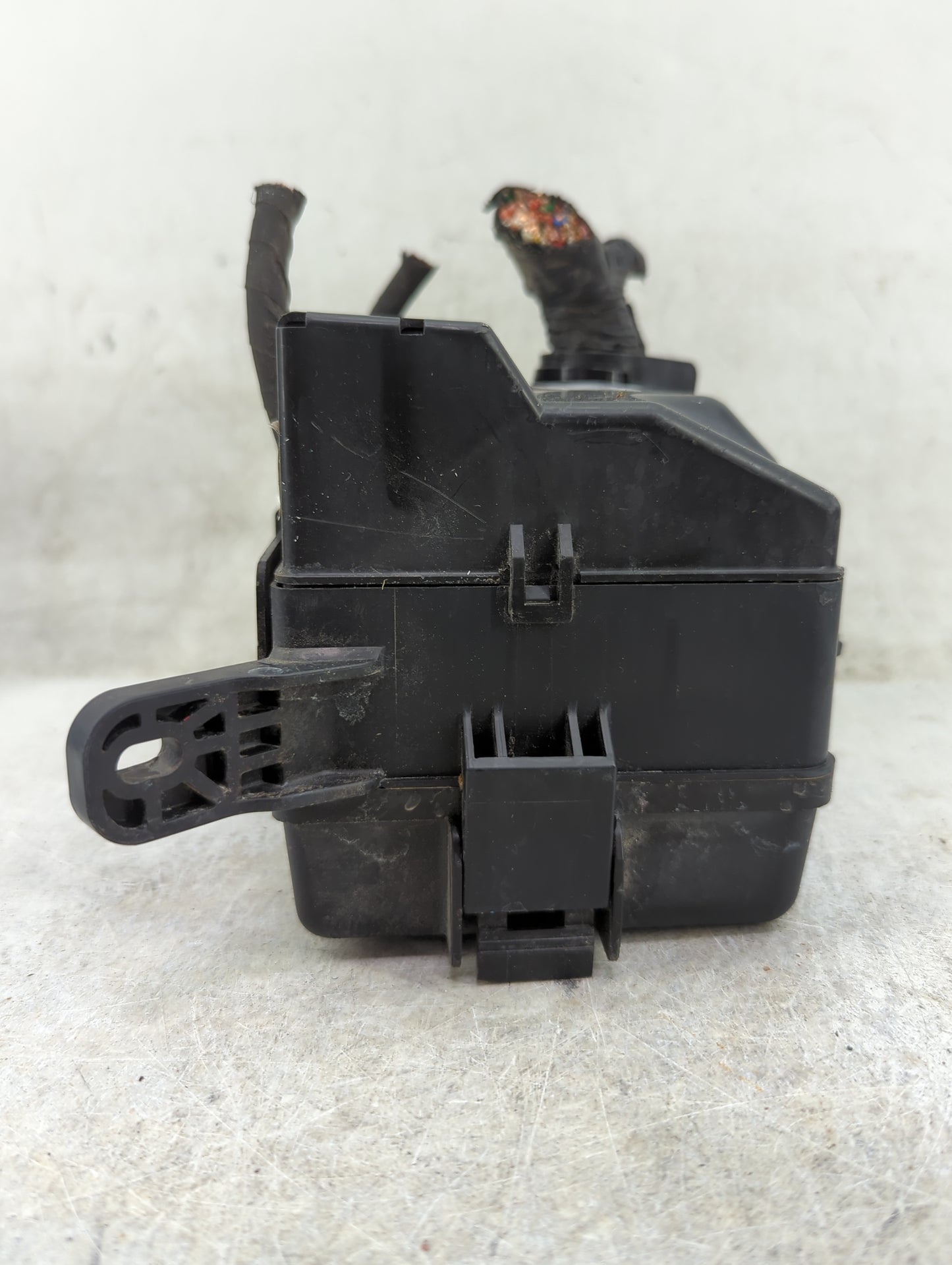 2010 Kia Soul Fusebox Fuse Box Panel Relay Module P/N:91215 2K 570 Fits OEM Used Auto Parts - Oemusedautoparts1.com