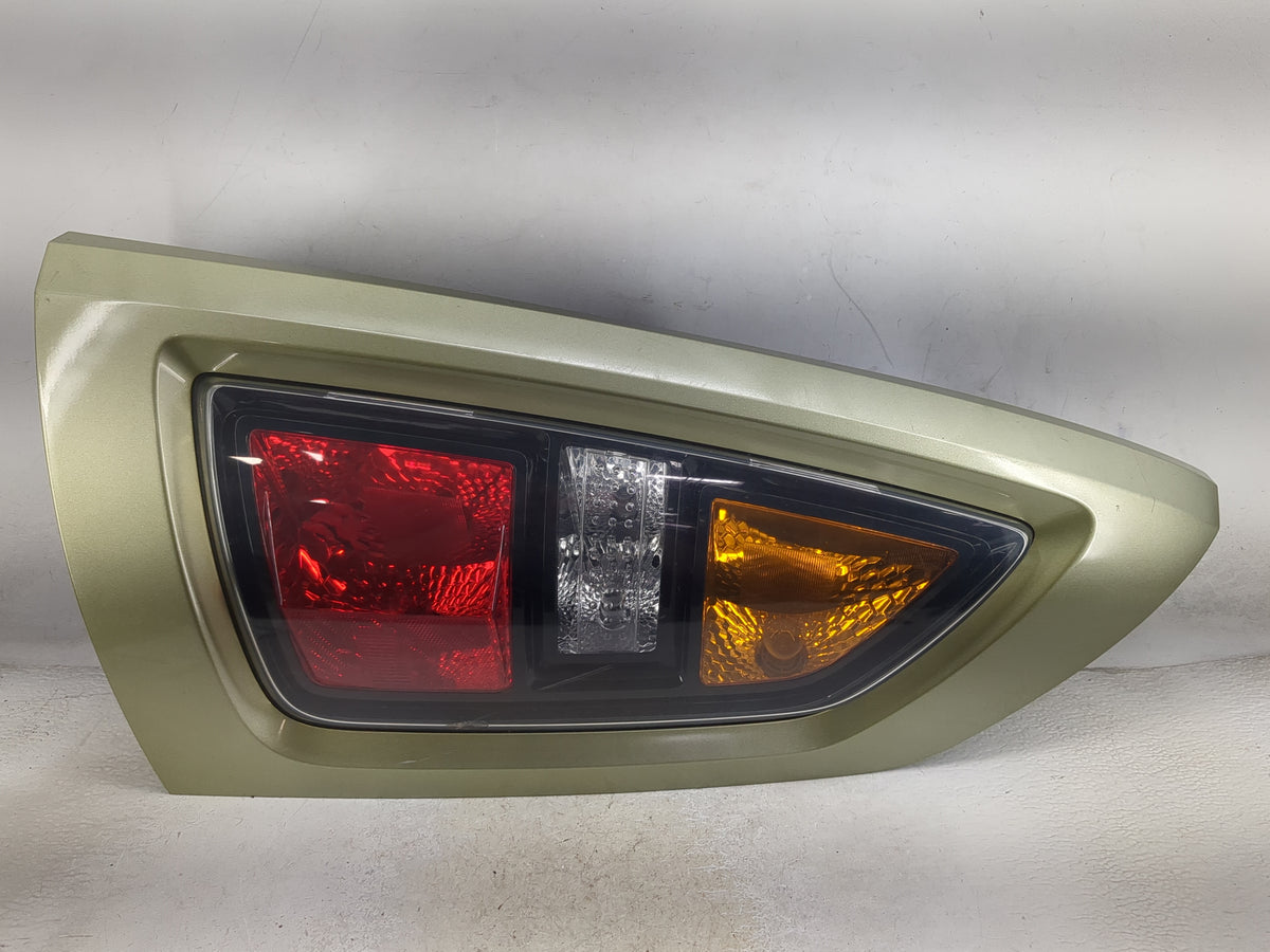 2010-2011 Kia Soul Tail Light Assembly Passenger Right OEM P/N:92402-2K0 Fits Fits 2010 2011 OEM Used Auto Parts - Oemusedau