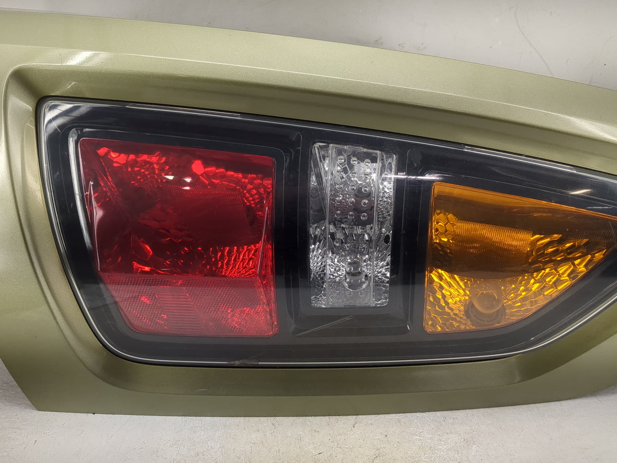 2010-2011 Kia Soul Tail Light Assembly Passenger Right OEM P/N:92402-2K0 Fits Fits 2010 2011 OEM Used Auto Parts - Oemusedau
