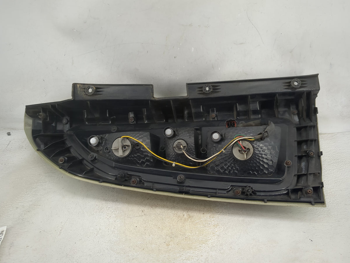 2010-2011 Kia Soul Tail Light Assembly Passenger Right OEM P/N:92402-2K0 Fits Fits 2010 2011 OEM Used Auto Parts - Oemusedau