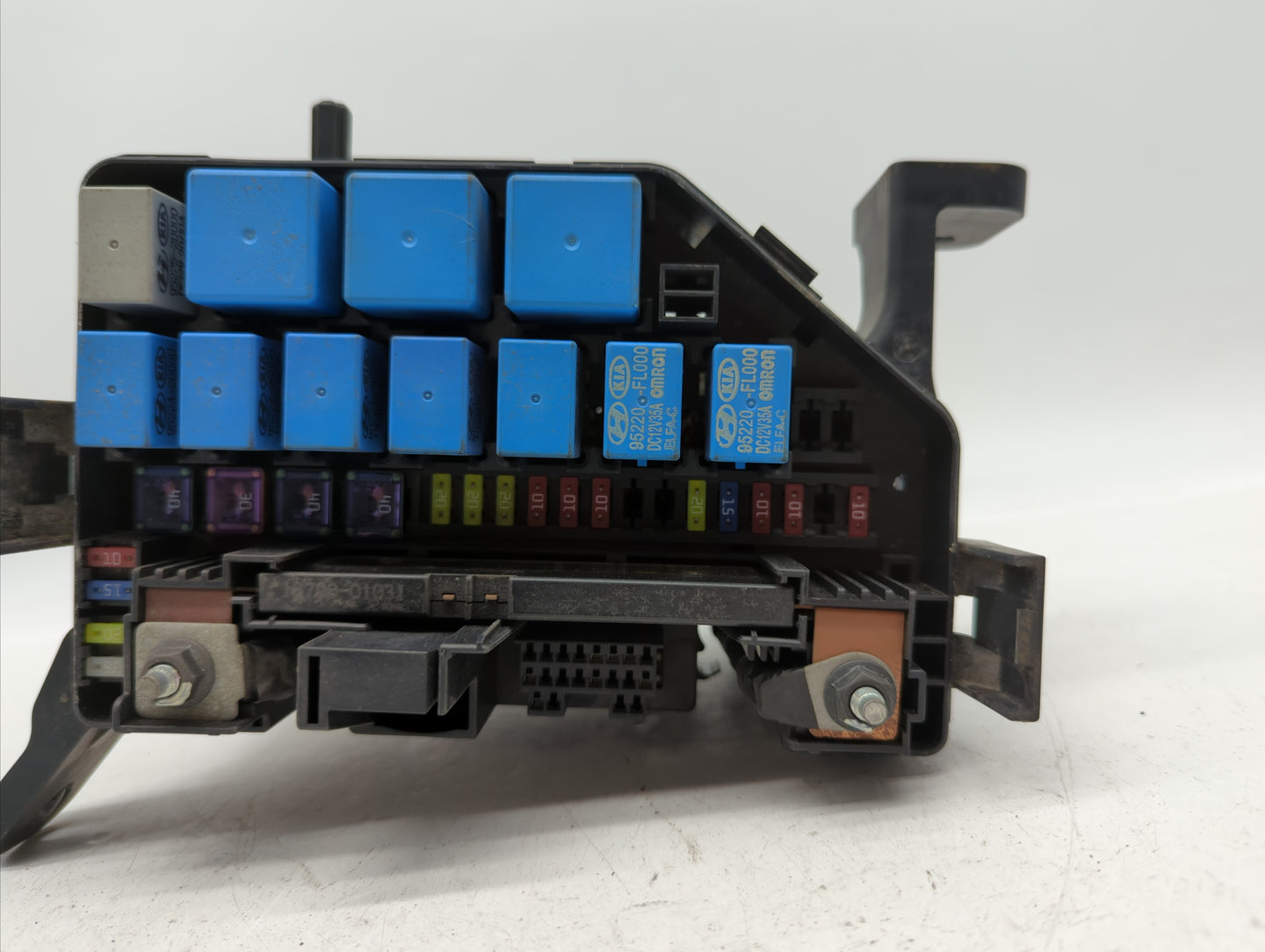 2010-2011 Kia Soul Fusebox Fuse Box Panel Relay Module Fits Fits 2010 2011 OEM Used Auto Parts - Oemusedautoparts1.com