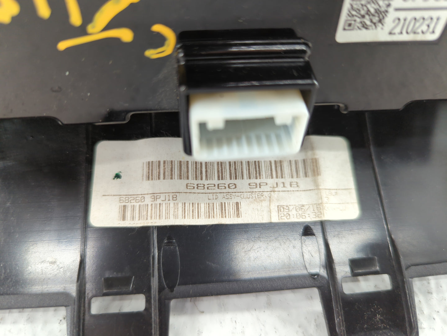 2005-2010 Kia Sportage Radio Control Panel - Oemusedautoparts1.com