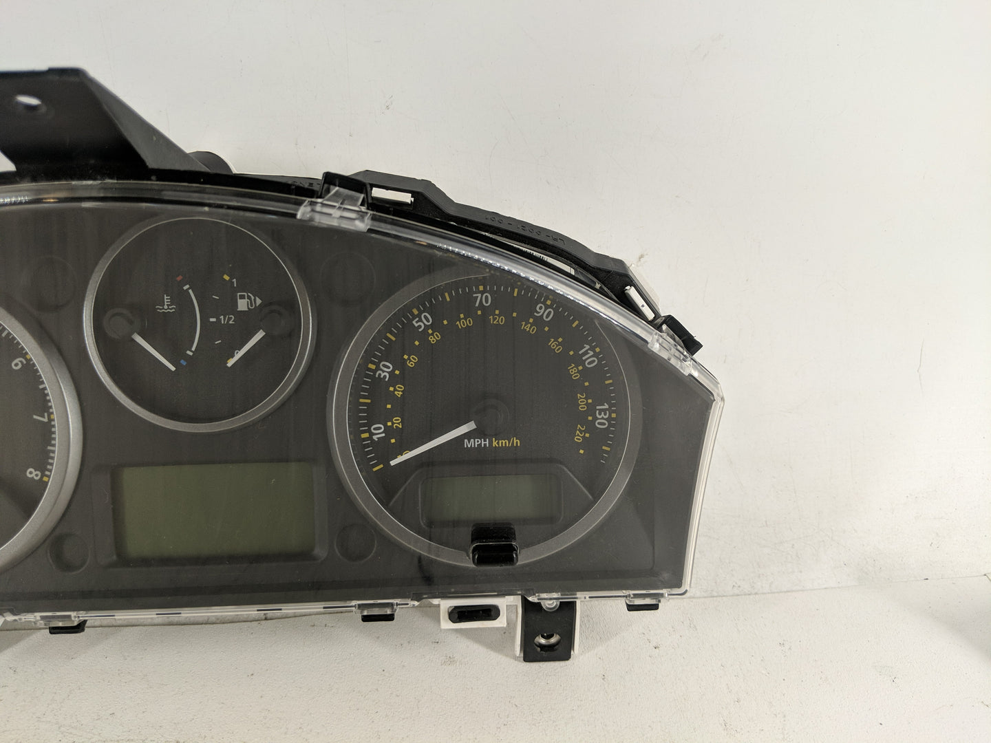 2008-2010 Land Rover Lr2 Instrument Cluster Speedometer Gauges P/N:LR-0021-001 Fits Fits 2008 2009 2010 OEM Used Auto Parts 