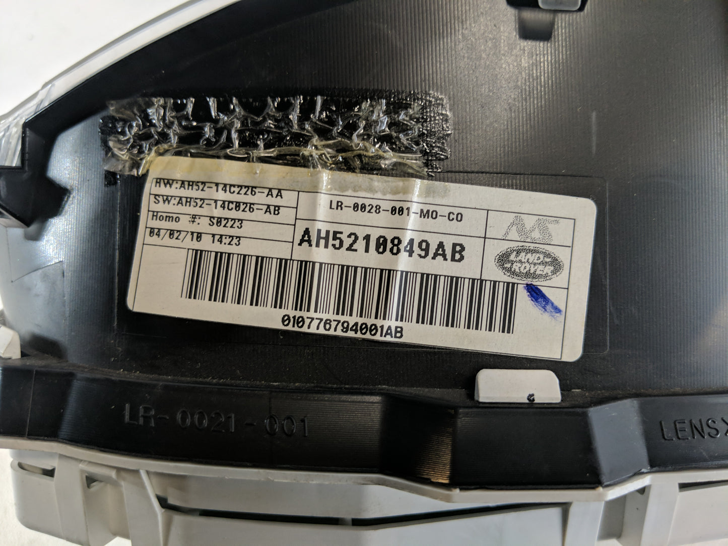 2008-2010 Land Rover Lr2 Instrument Cluster Speedometer Gauges P/N:LR-0021-001 Fits Fits 2008 2009 2010 OEM Used Auto Parts 