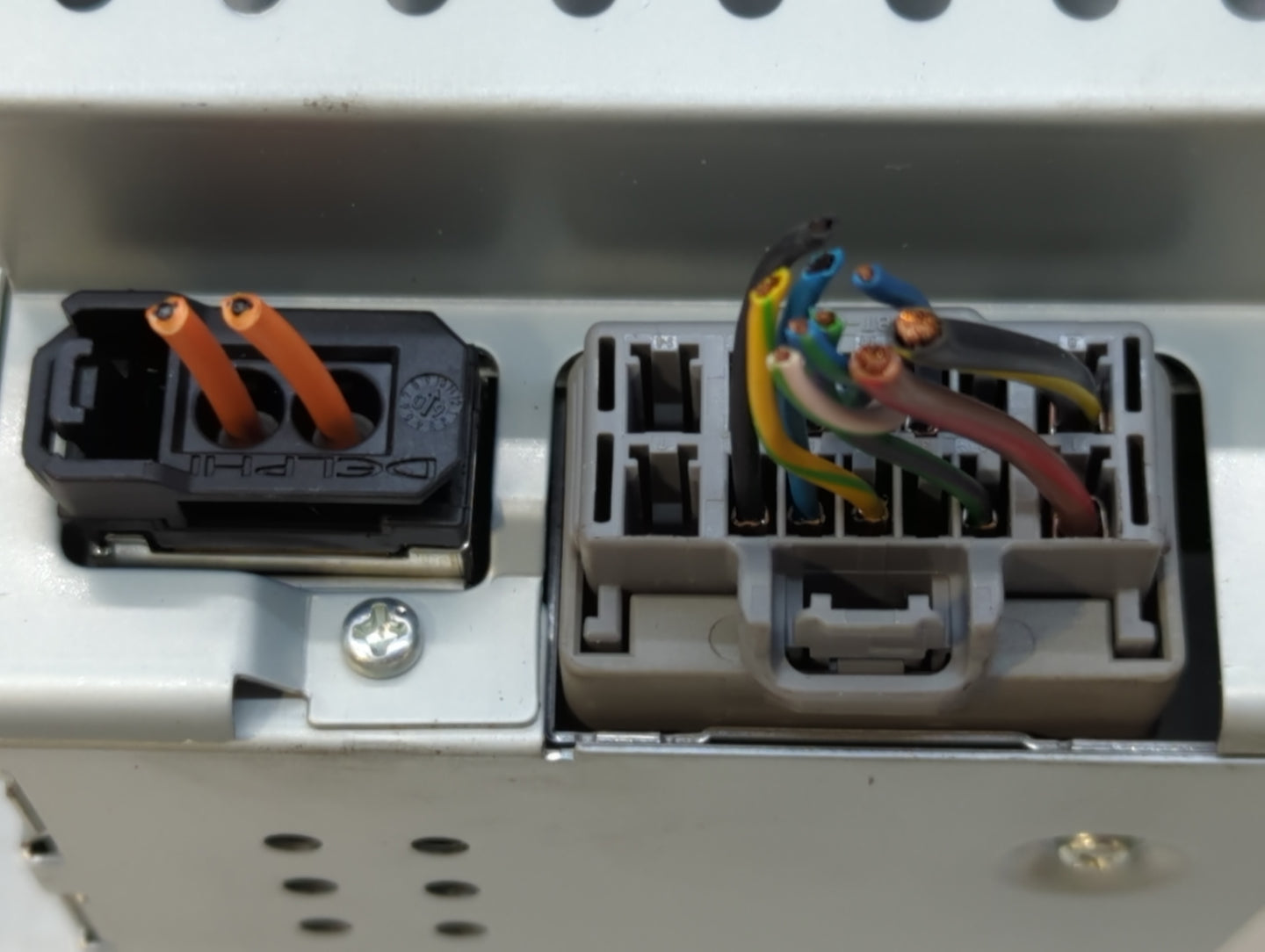 2008-2012 Land Rover Lr2 Am Fm Cd Player Radio Receiver - Oemusedautoparts1.com