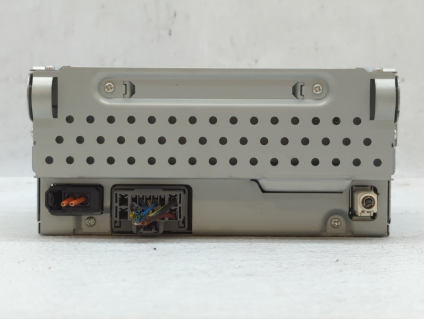 2008-2012 Land Rover Lr2 Am Fm Cd Player Radio Receiver - Oemusedautoparts1.com