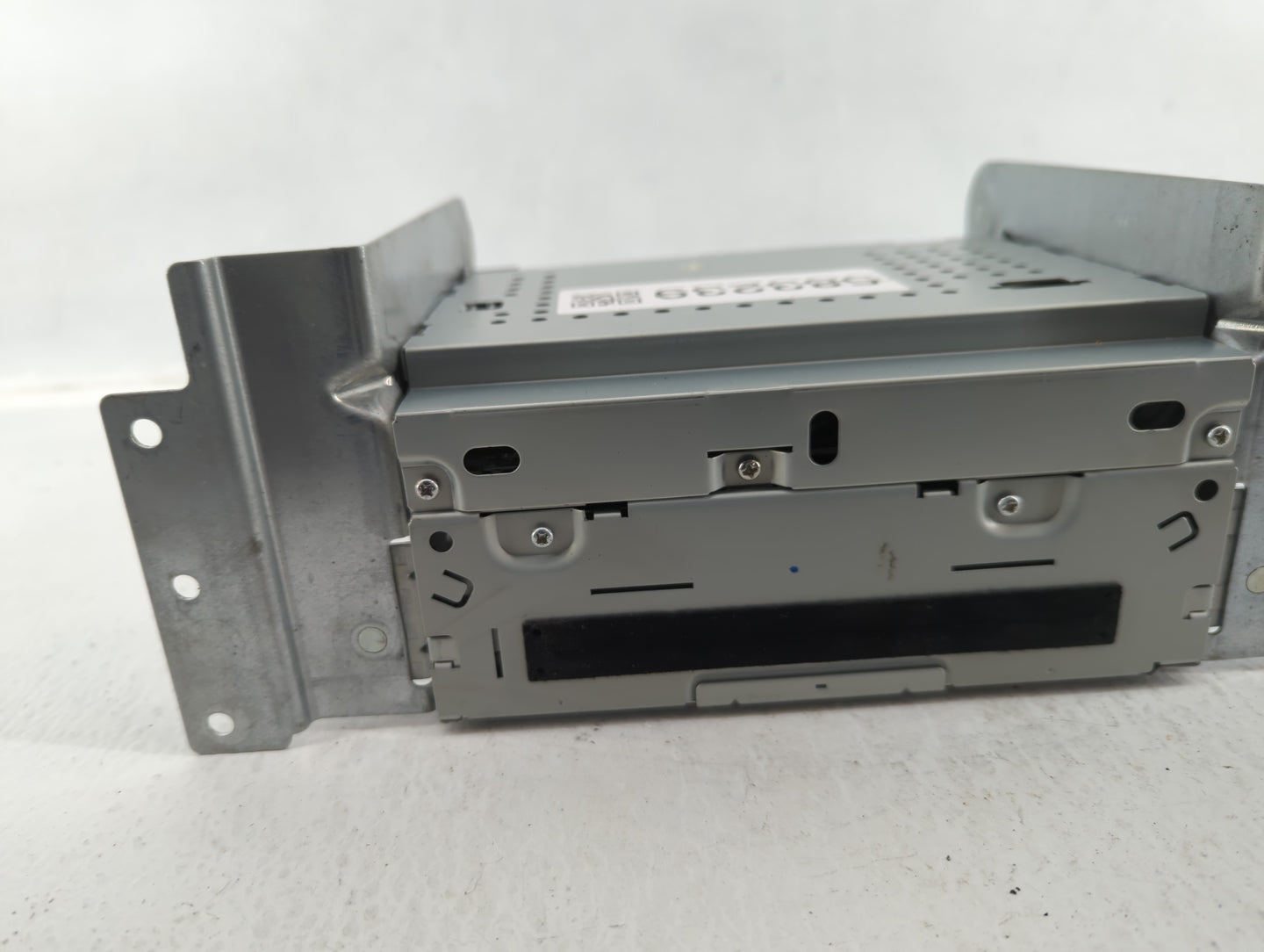 2008-2012 Land Rover Lr2 Am Fm Cd Player Radio Receiver - Oemusedautoparts1.com