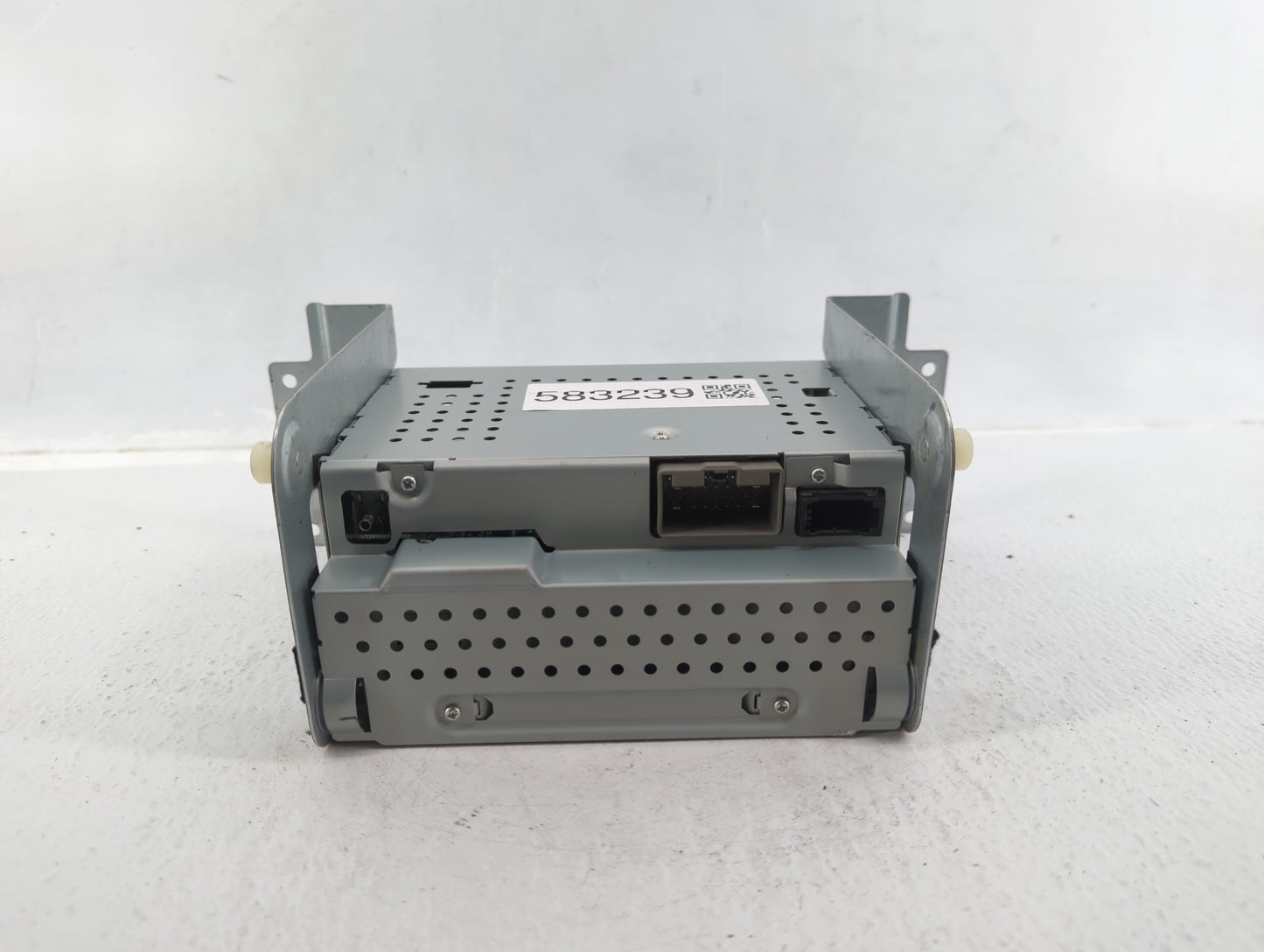 2008-2012 Land Rover Lr2 Am Fm Cd Player Radio Receiver - Oemusedautoparts1.com