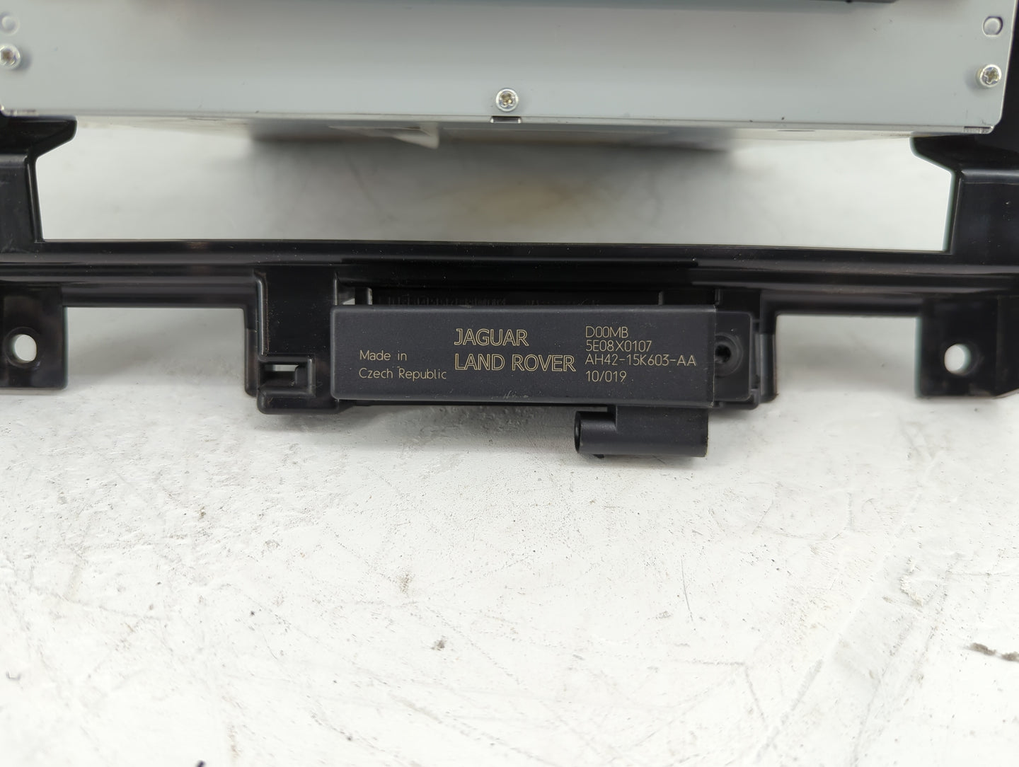 2010-2011 Land Rover Lr4 Radio AM FM Cd Player Receiver Replacement Fits Fits 2010 2011 OEM Used Auto Parts - Oemusedautopar