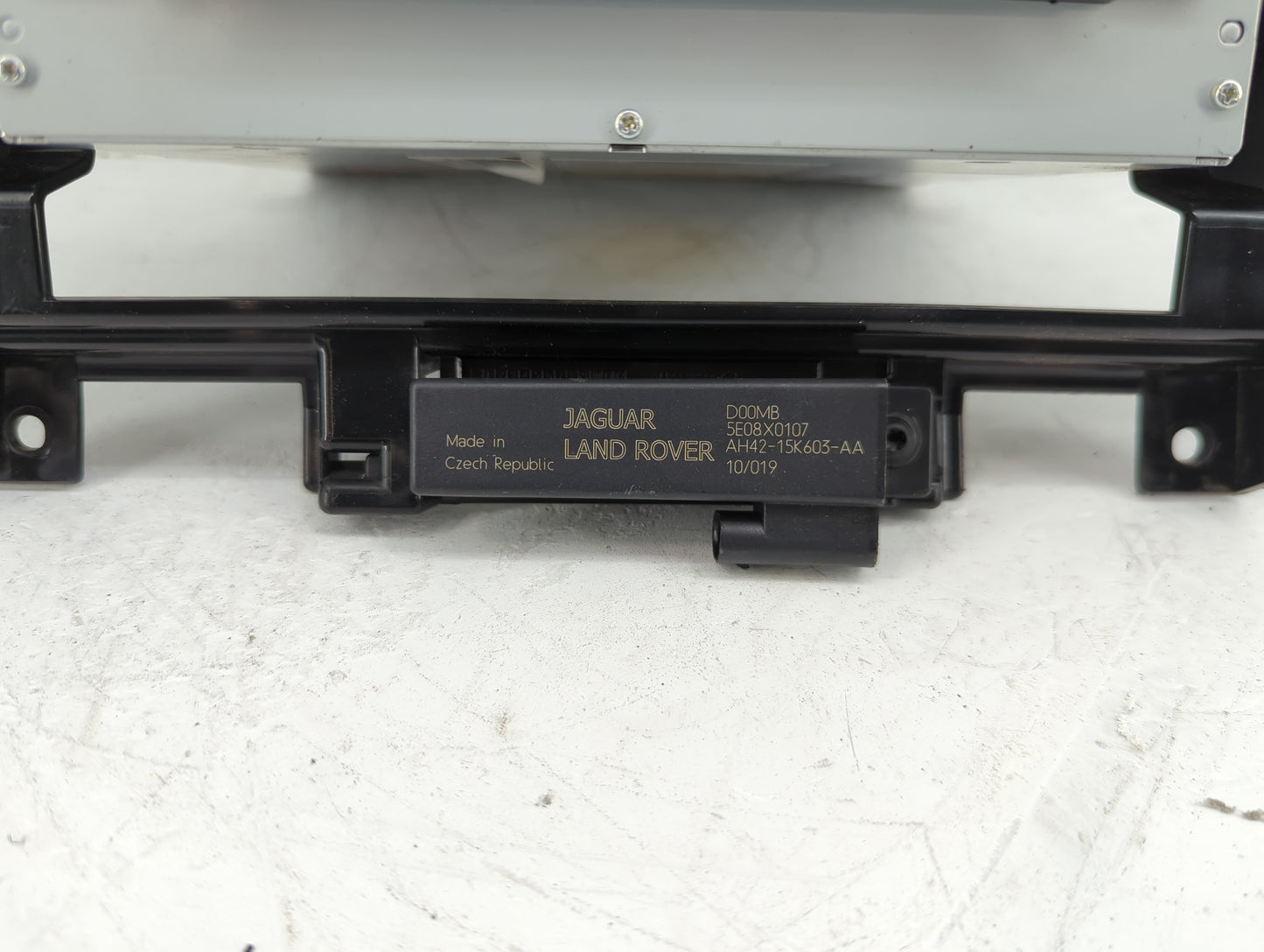 2010-2011 Land Rover Lr4 Radio AM FM Cd Player Receiver Replacement Fits Fits 2010 2011 OEM Used Auto Parts - Oemusedautopar