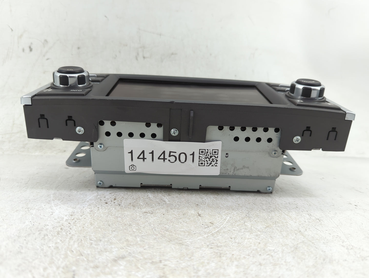 Land Rover Range Rover Am Fm Cd Player Radio Receiver - Oemusedautoparts1.com
