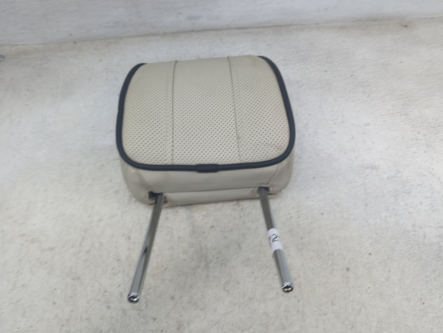 2010 Land Rover Range Rover Headrest Head Rest Front Passenger Seat Tan 1472292 - Oemusedautoparts1.com