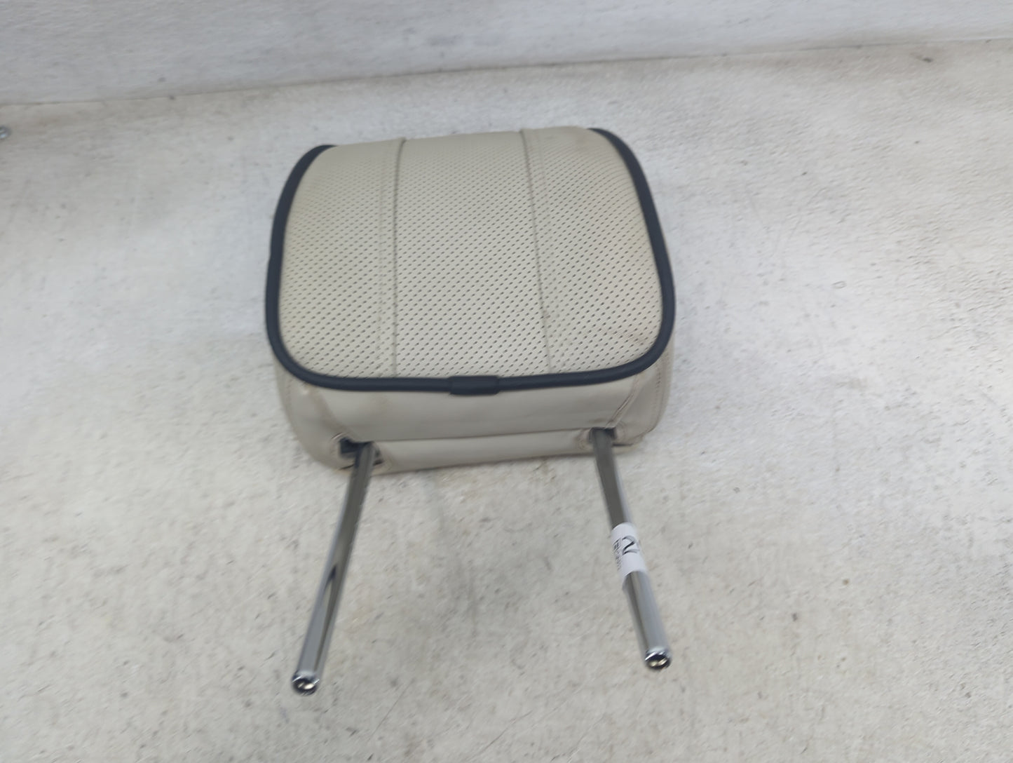 2010 Land Rover Range Rover Headrest Head Rest Front Passenger Seat Tan 1472292 - Oemusedautoparts1.com