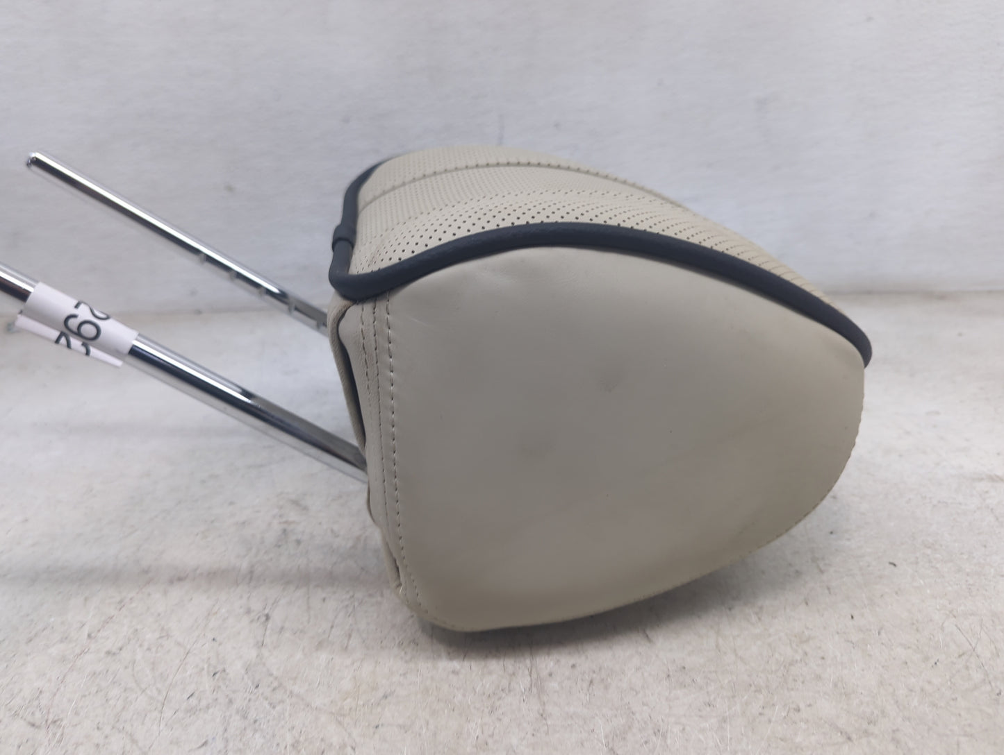 2010 Land Rover Range Rover Headrest Head Rest Front Passenger Seat Tan 1472292 - Oemusedautoparts1.com