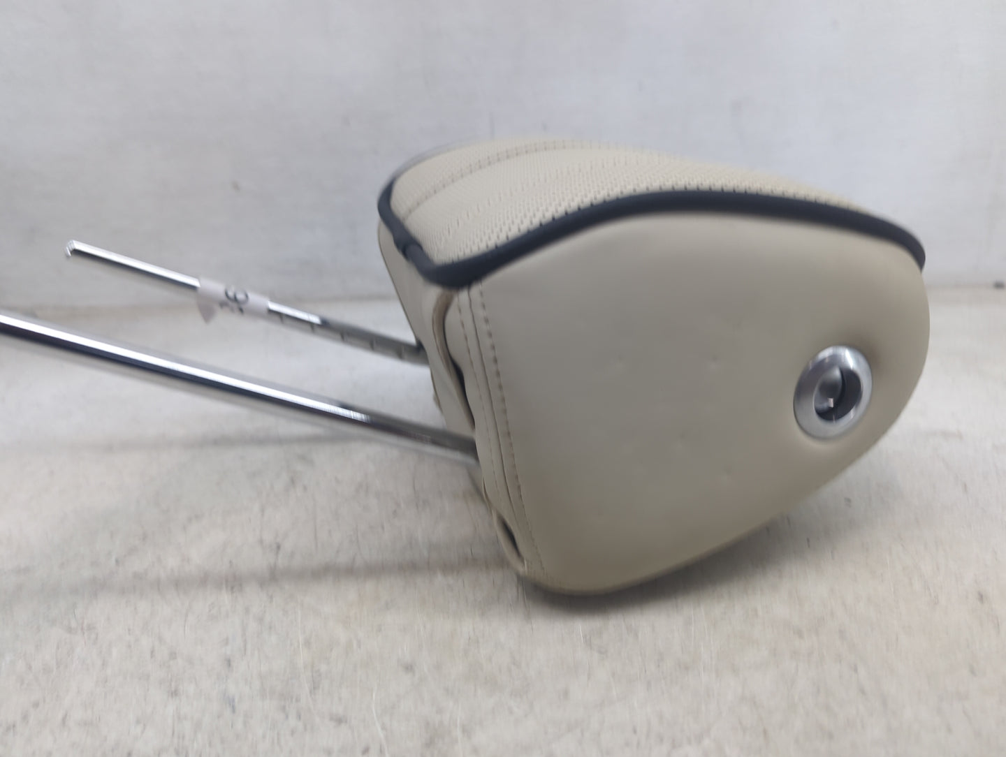 2010 Land Rover Range Rover Headrest Head Rest Front Driver Passenger Seat Fits OEM Used Auto Parts - Oemusedautoparts1.com