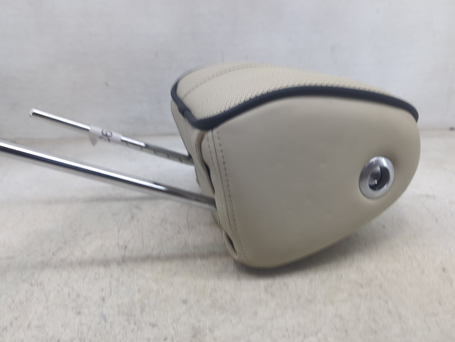 2010 Land Rover Range Rover Headrest Head Rest Front Driver Passenger Seat Fits OEM Used Auto Parts - Oemusedautoparts1.com