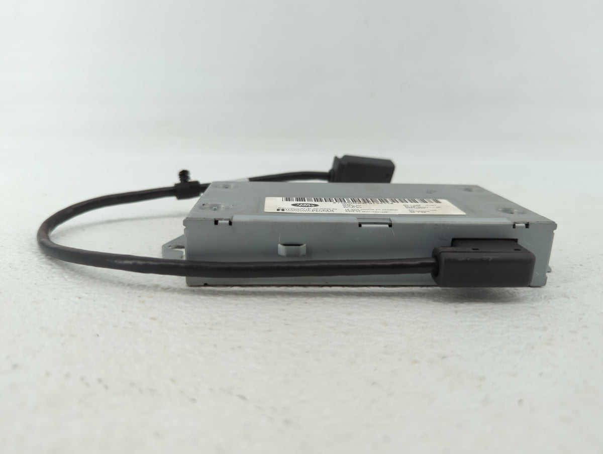 2010-2012 Land Rover Range Rover Am Fm Cd Player Radio Receiver 388035 - Oemusedautoparts1.com