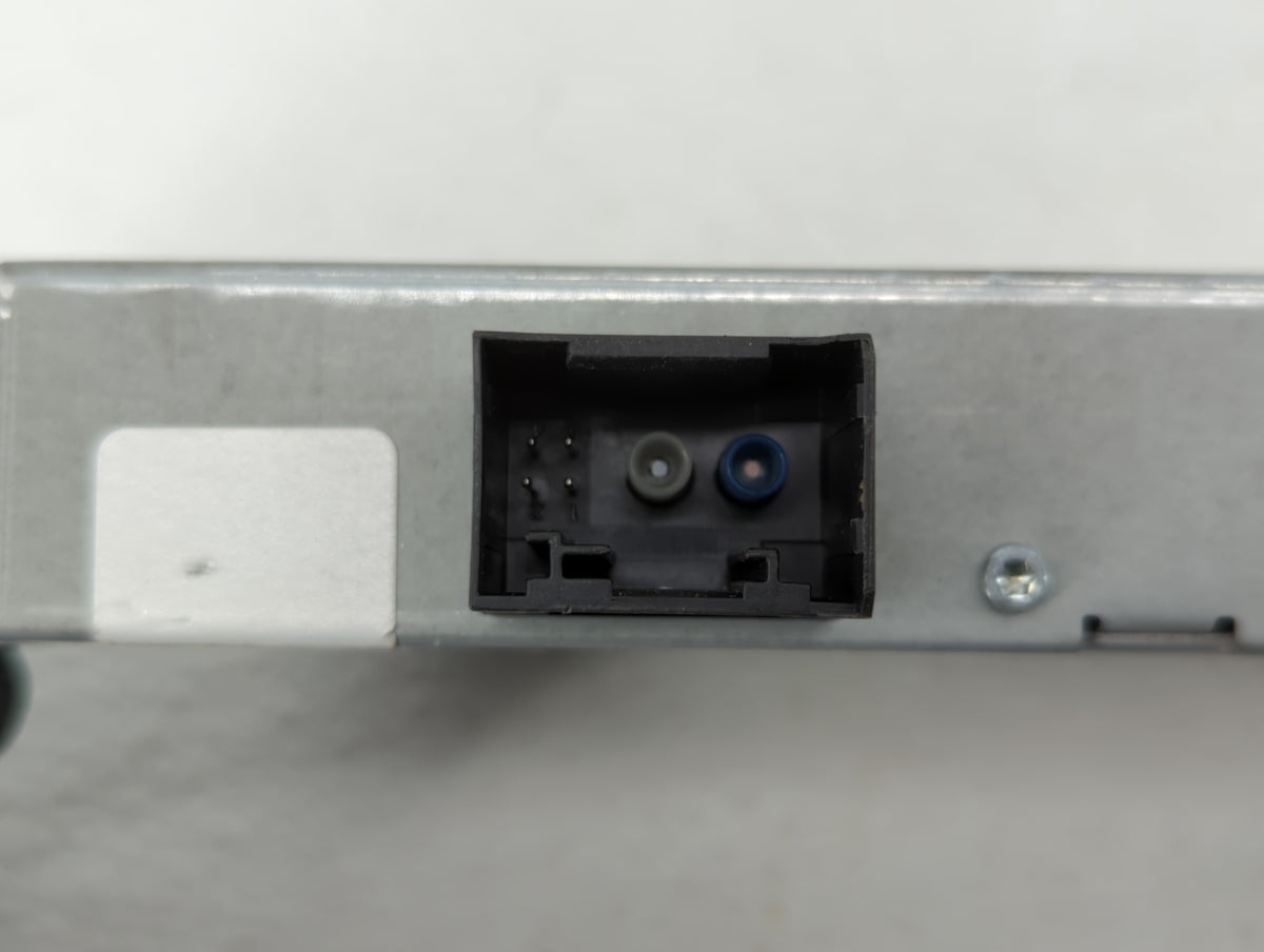2010-2012 Land Rover Range Rover Am Fm Cd Player Radio Receiver 388035 - Oemusedautoparts1.com