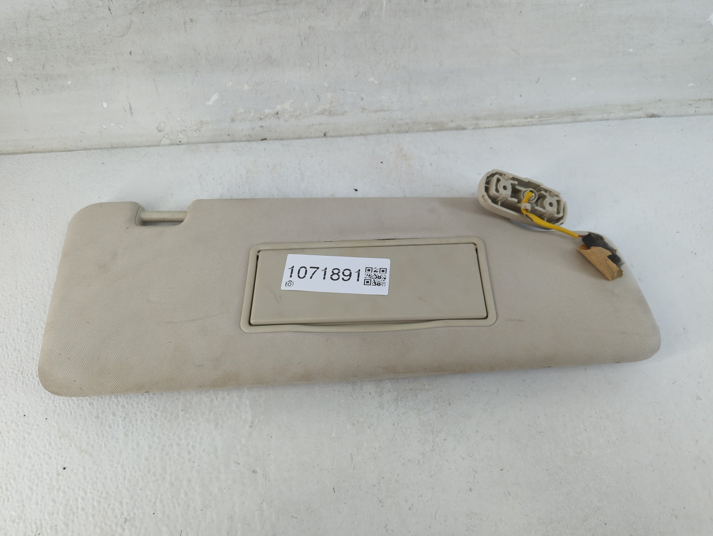 2010-2011 Land Rover Range Rover Sport Sun Visor Shade Replacement Passenger Right Mirror Fits Fits 2010 2011 OEM Used Auto 