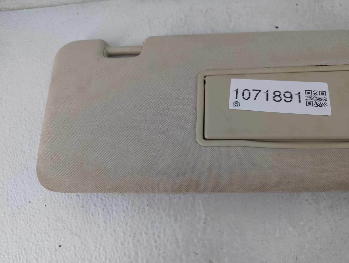 2010-2011 Land Rover Range Rover Sport Sun Visor Shade Replacement Passenger Right Mirror Fits Fits 2010 2011 OEM Used Auto 