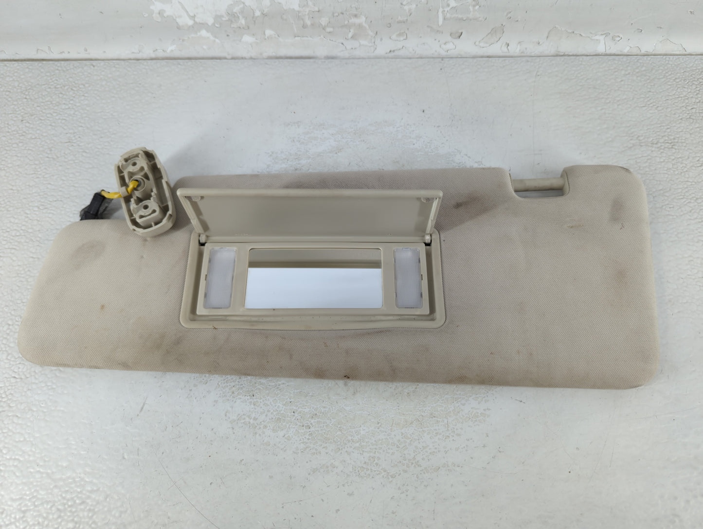 2010-2011 Land Rover Range Rover Sport Sun Visor Shade Replacement Driver Left Mirror Fits Fits 2010 2011 OEM Used Auto Part