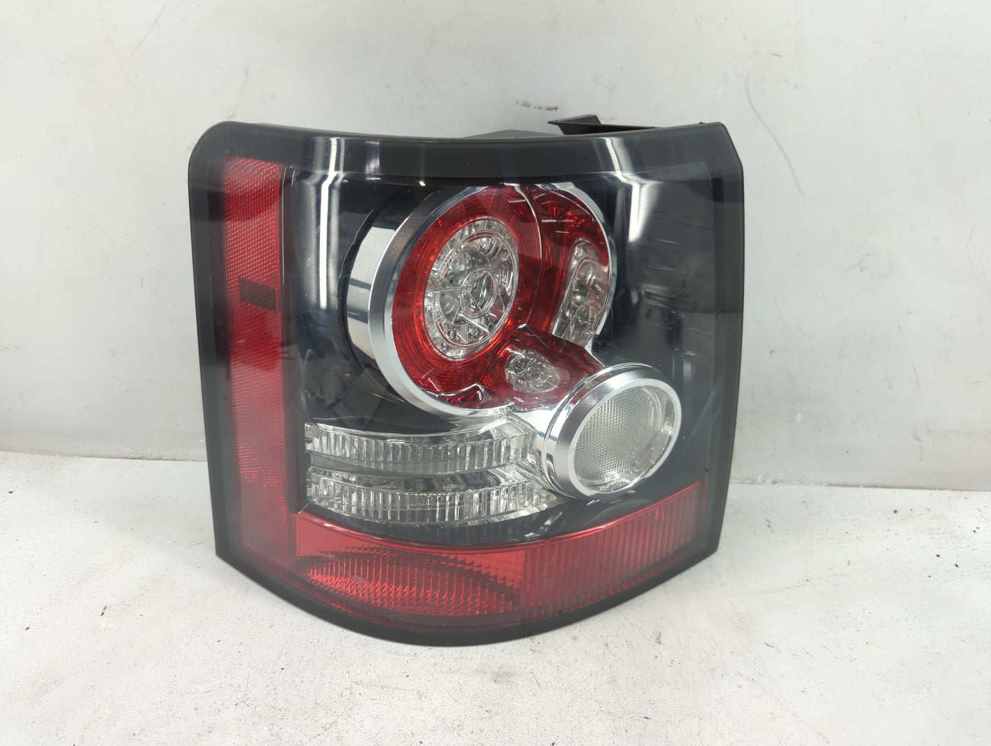 2010-2011 Land Rover Range Rover Sport Tail Light Assembly Driver Left OEM Fits Fits 2010 2011 OEM Used Auto Parts - Oemused