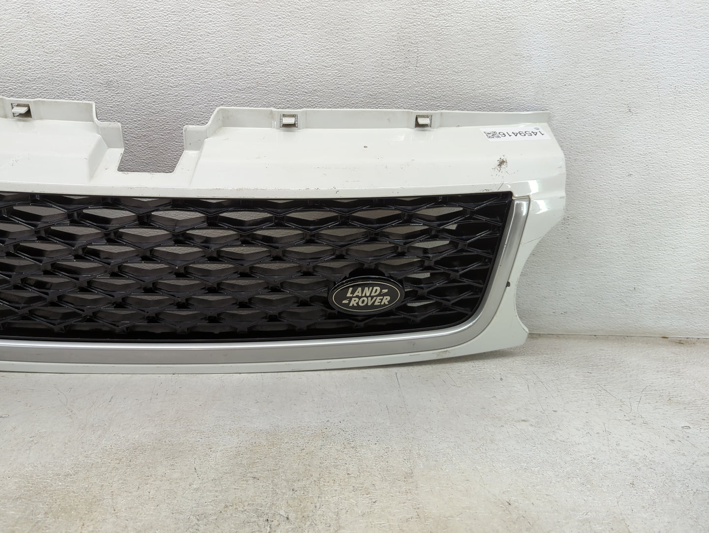 2010-2011 Land Rover Range Rover Sport Front Grille Bumper Not Included 1459416 - Oemusedautoparts1.com