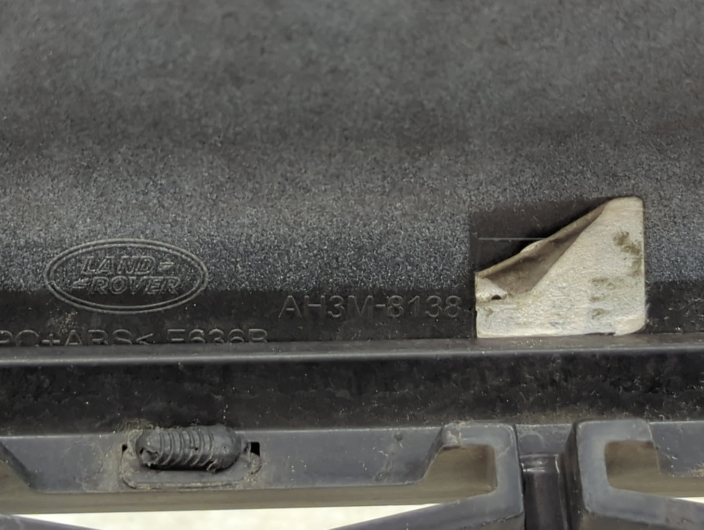 2010-2011 Land Rover Range Rover Sport Front Grille Bumper Not Included 1459416 - Oemusedautoparts1.com