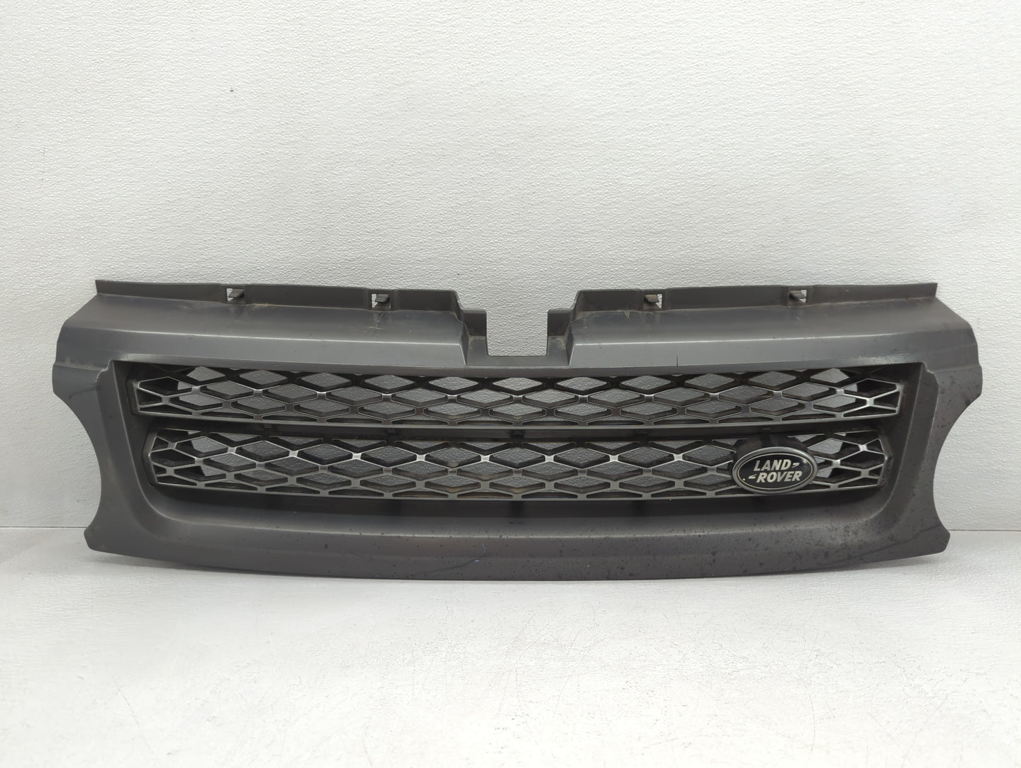 2010-2011 Land Rover Range Rover Sport Front Grille Bumper Not Included - Oemusedautoparts1.com
