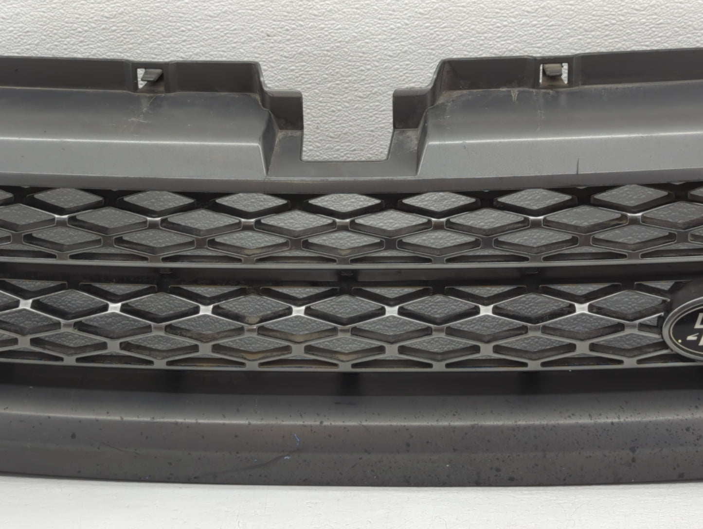 2010-2011 Land Rover Range Rover Sport Front Grille Bumper Not Included - Oemusedautoparts1.com
