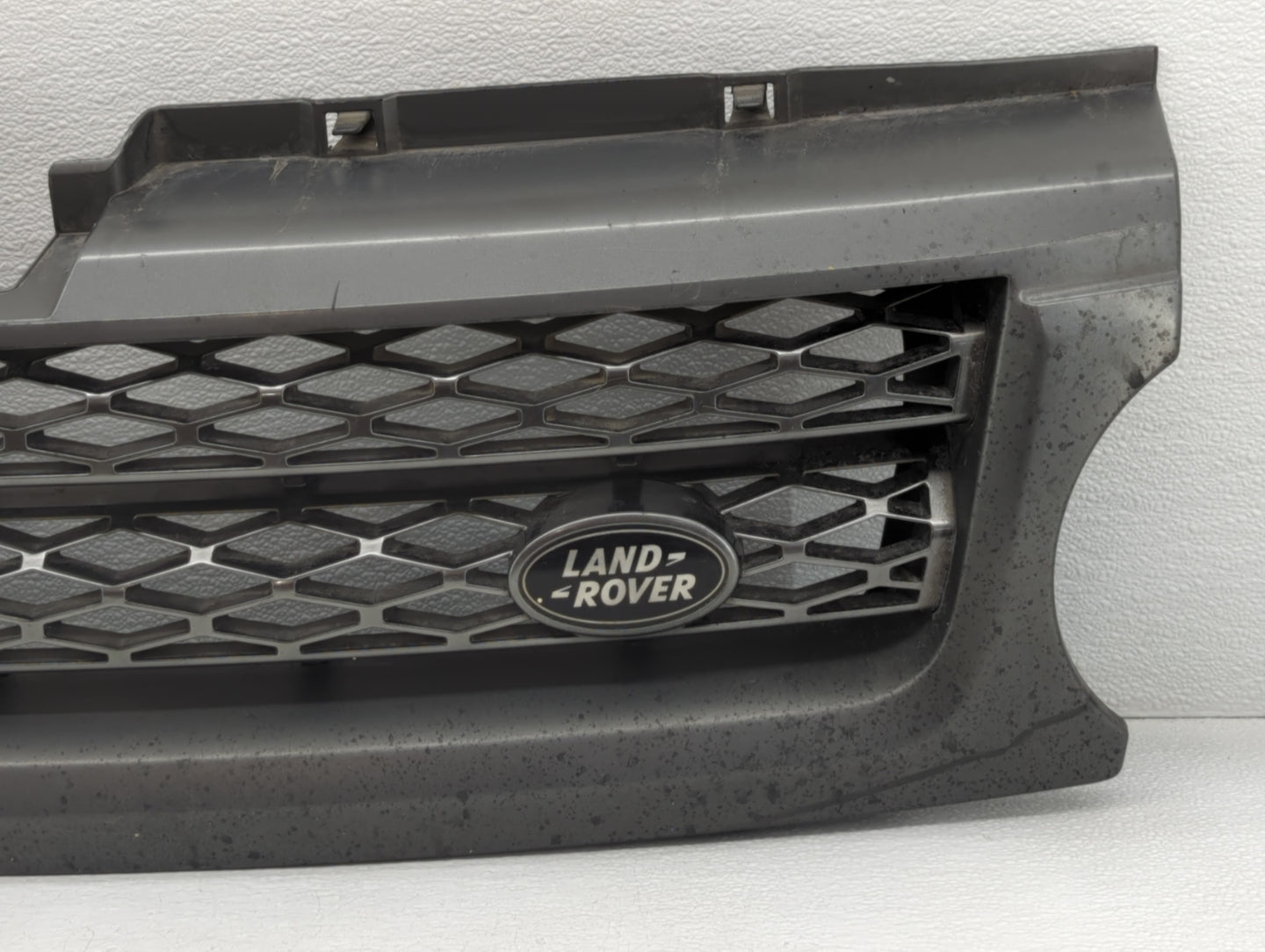 2010-2011 Land Rover Range Rover Sport Front Grille Bumper Not Included - Oemusedautoparts1.com