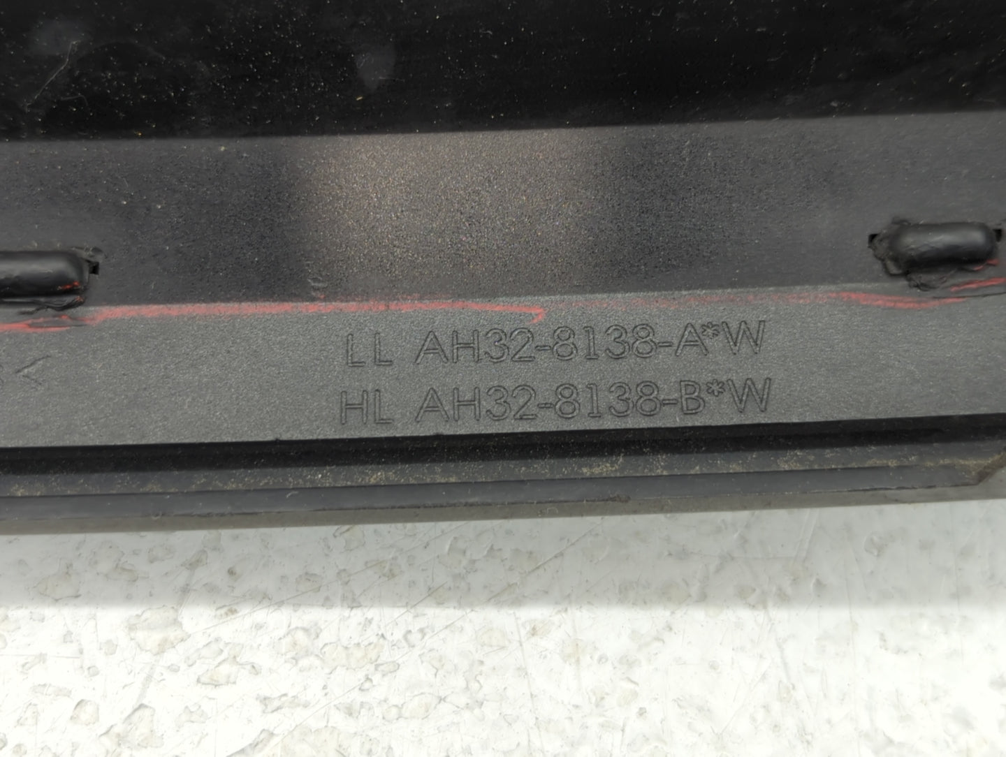 2010-2011 Land Rover Range Rover Sport Front Grille Bumper Not Included - Oemusedautoparts1.com