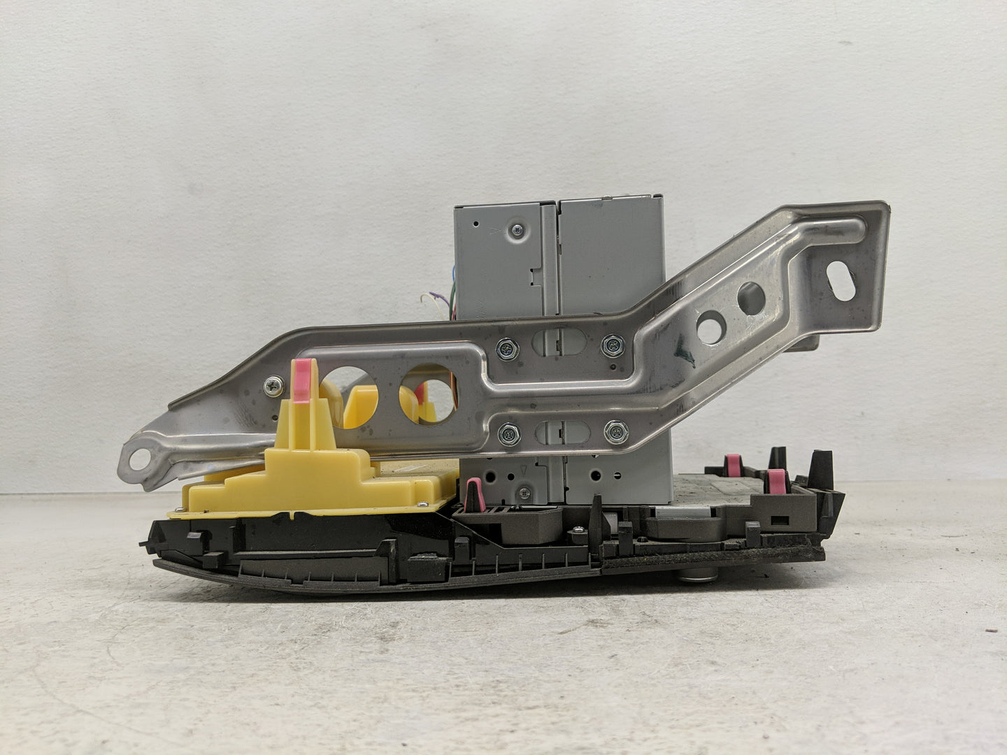 2010-2012 Lexus Es350 Radio AM FM Cd Player Receiver Replacement P/N:86120-33E40 Fits Fits 2010 2011 2012 OEM Used Auto Part