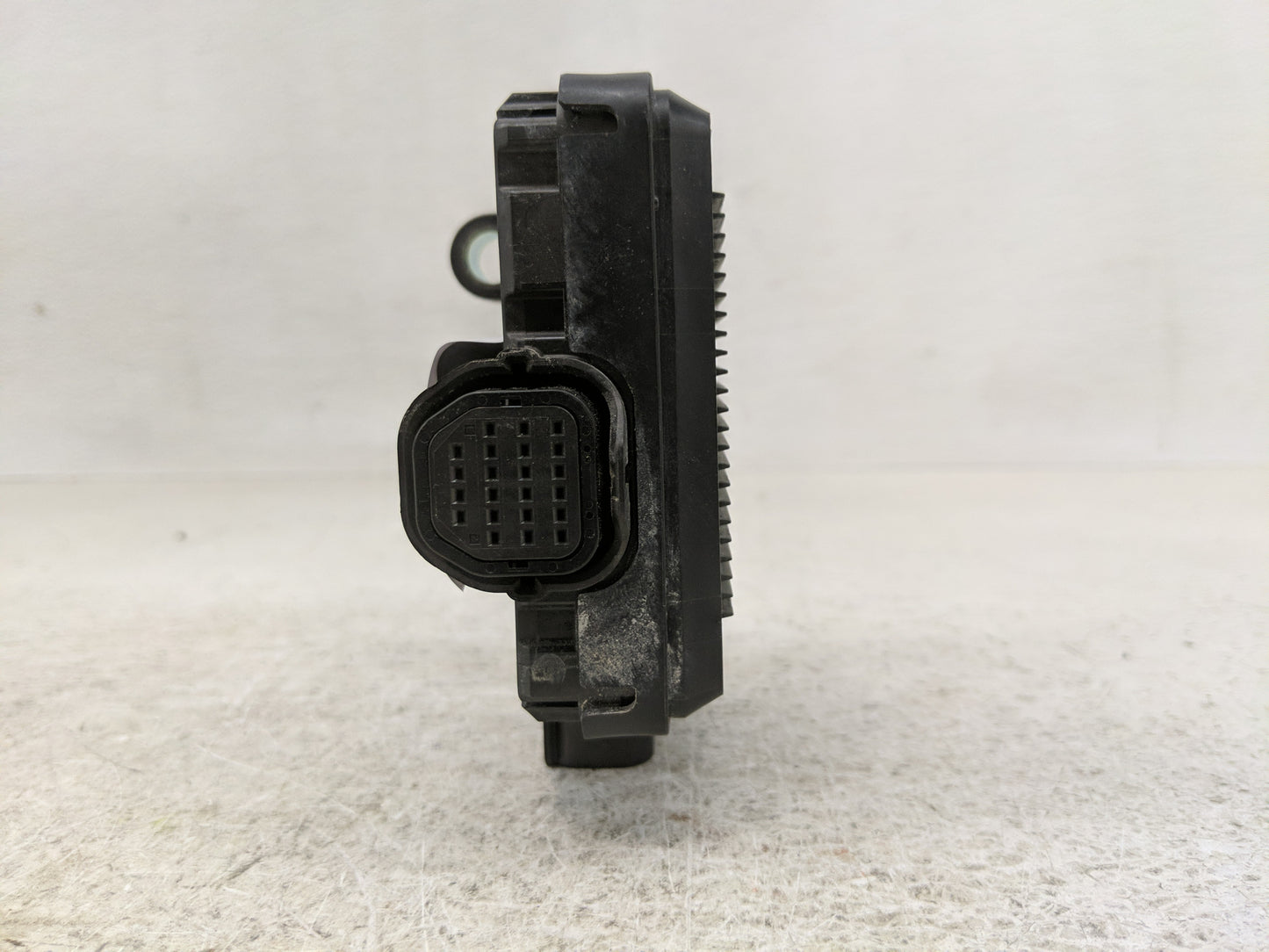 2010-2012 Lexus Es350 Chassis Control Module Ccm Bcm Body Control - Oemusedautoparts1.com