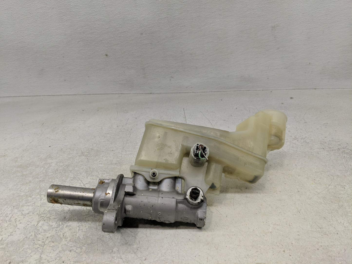 2007-2012 Lexus Es350 Brake Master Cylinder - Oemusedautoparts1.com