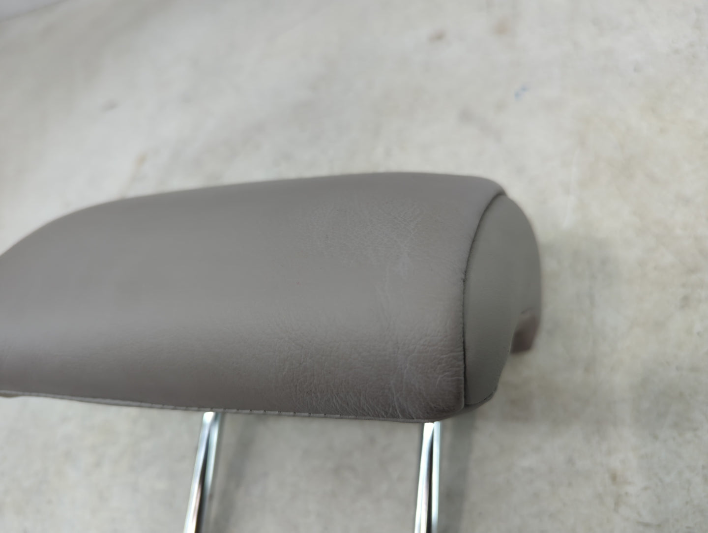 2010 Lexus Es350 Headrest Head Rest Rear Center Seat Fits OEM Used Auto Parts - Oemusedautoparts1.com