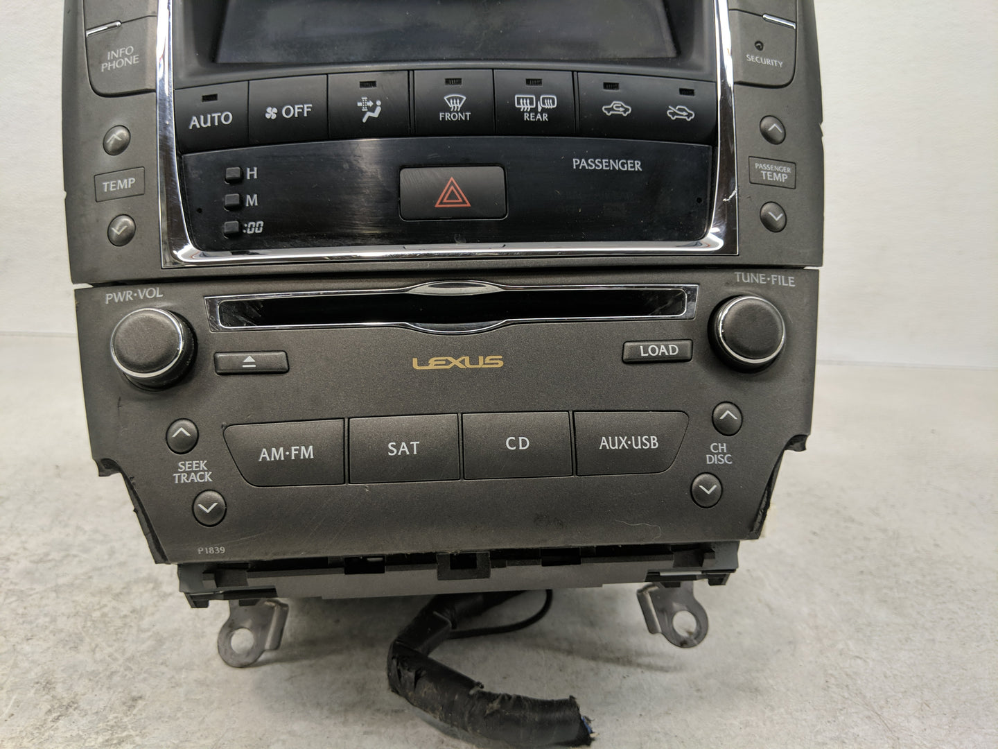 2010 Lexus Is250 Radio AM FM Cd Player Receiver Replacement P/N:86805-60131 Fits OEM Used Auto Parts - Oemusedautoparts1.com