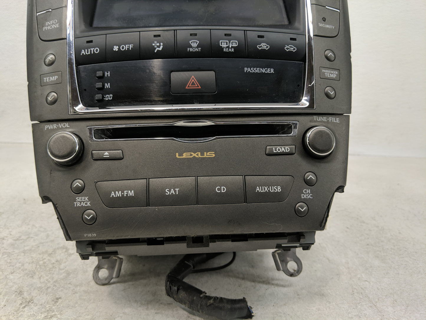 2010 Lexus Is250 Radio AM FM Cd Player Receiver Replacement P/N:86805-60131 Fits OEM Used Auto Parts - Oemusedautoparts1.com