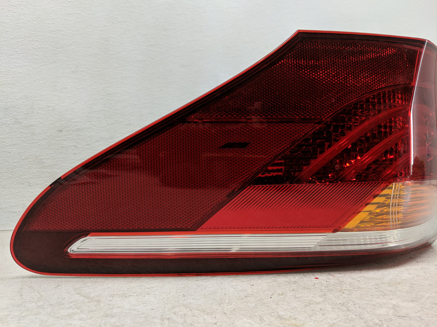 2010-2012 Lexus Ls460 Tail Light Assembly Passenger Right OEM Fits Fits 2010 2011 2012 OEM Used Auto Parts - Oemusedautopart
