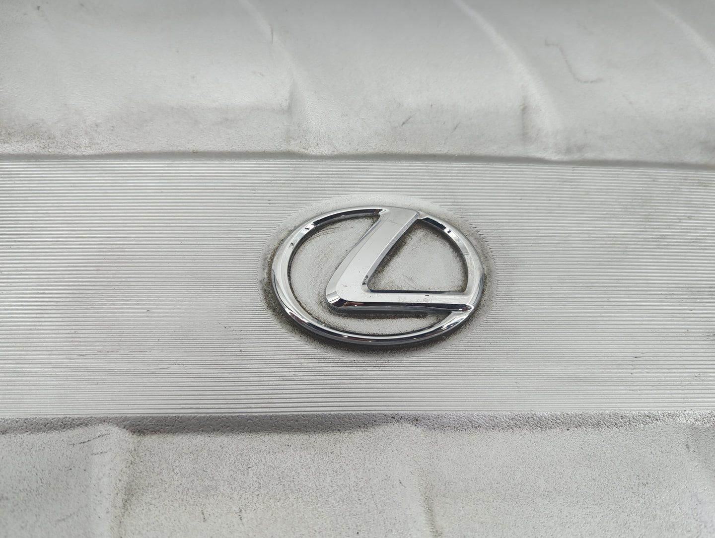 2010 Lexus Rx350 Engine Cover - Oemusedautoparts1.com