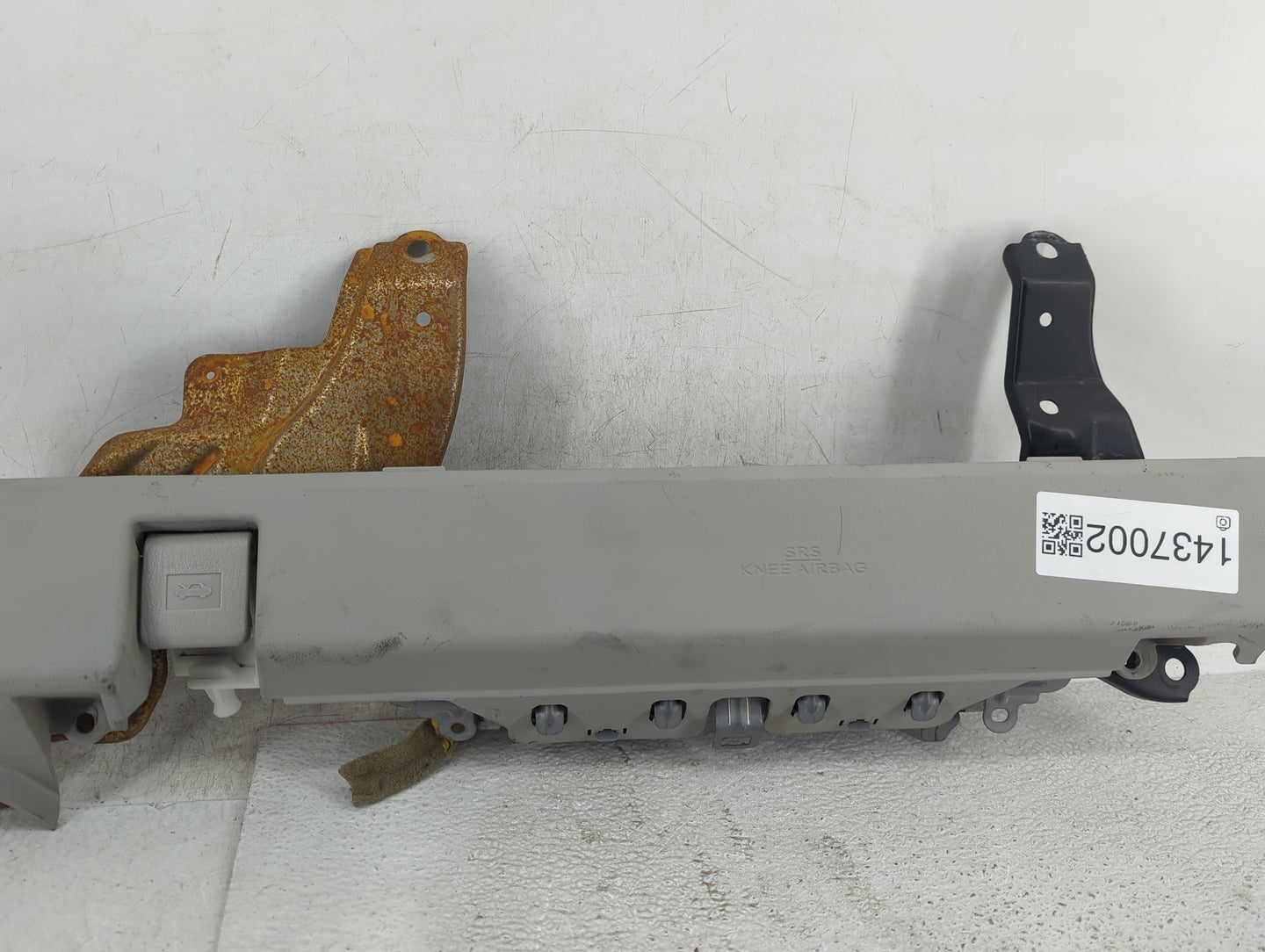 2010 Lexus Rx350 Air Bag Passenger Right Knee OEM P/N:303832109M76 B15U39034227 Fits OEM Used Auto Parts - Oemusedautoparts1