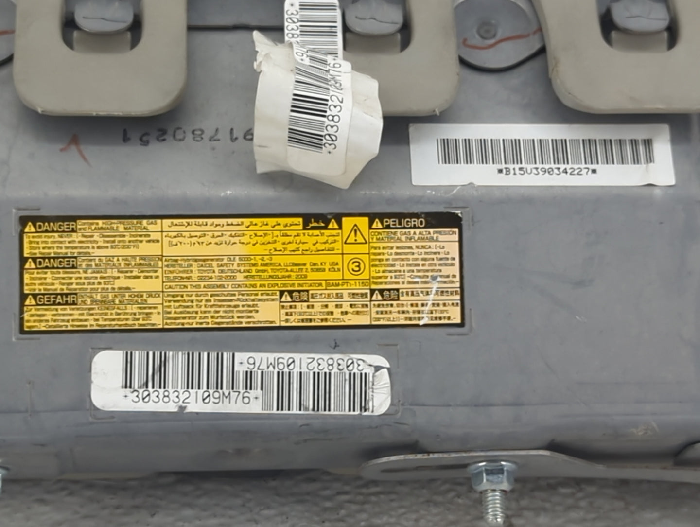 2010 Lexus Rx350 Air Bag Passenger Right Knee OEM P/N:303832109M76 B15U39034227 Fits OEM Used Auto Parts - Oemusedautoparts1