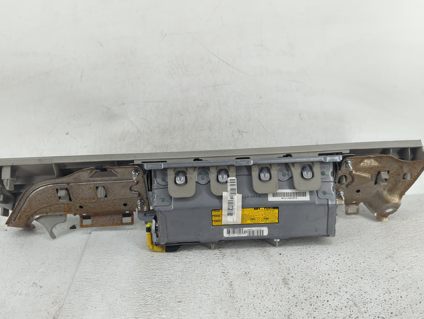 2010 Lexus Rx350 Air Bag Driver Left Knee OEM P/N:3038315O9M77 B14V19042557 Fits OEM Used Auto Parts - Oemusedautoparts1.com