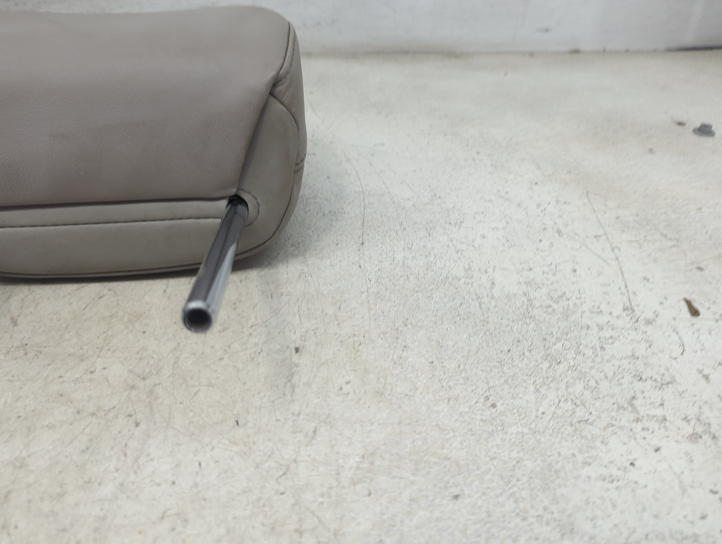 2010-2010 Lexus Rx450h Headrest Head Rest Front Driver Seat Grey - Oemusedautoparts1.com