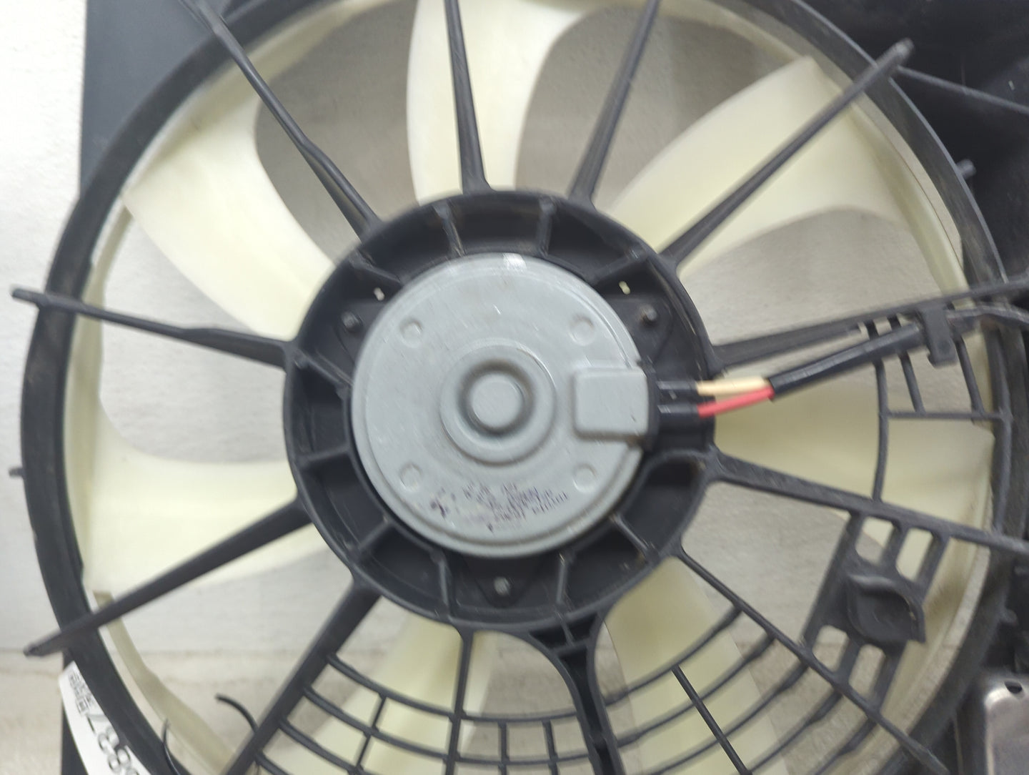 2010 Lexus Rx450h Electric Radiator Cooling Fan Motor Assembly Fits OEM Used Auto Parts - Oemusedautoparts1.com