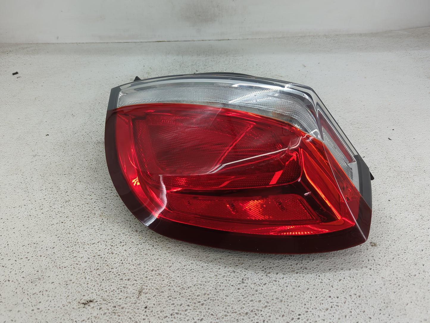 2009-2012 Lincoln Mks Tail Light Assembly Passenger Right OEM Fits Fits 2009 2010 2011 2012 OEM Used Auto Parts - Oemusedaut