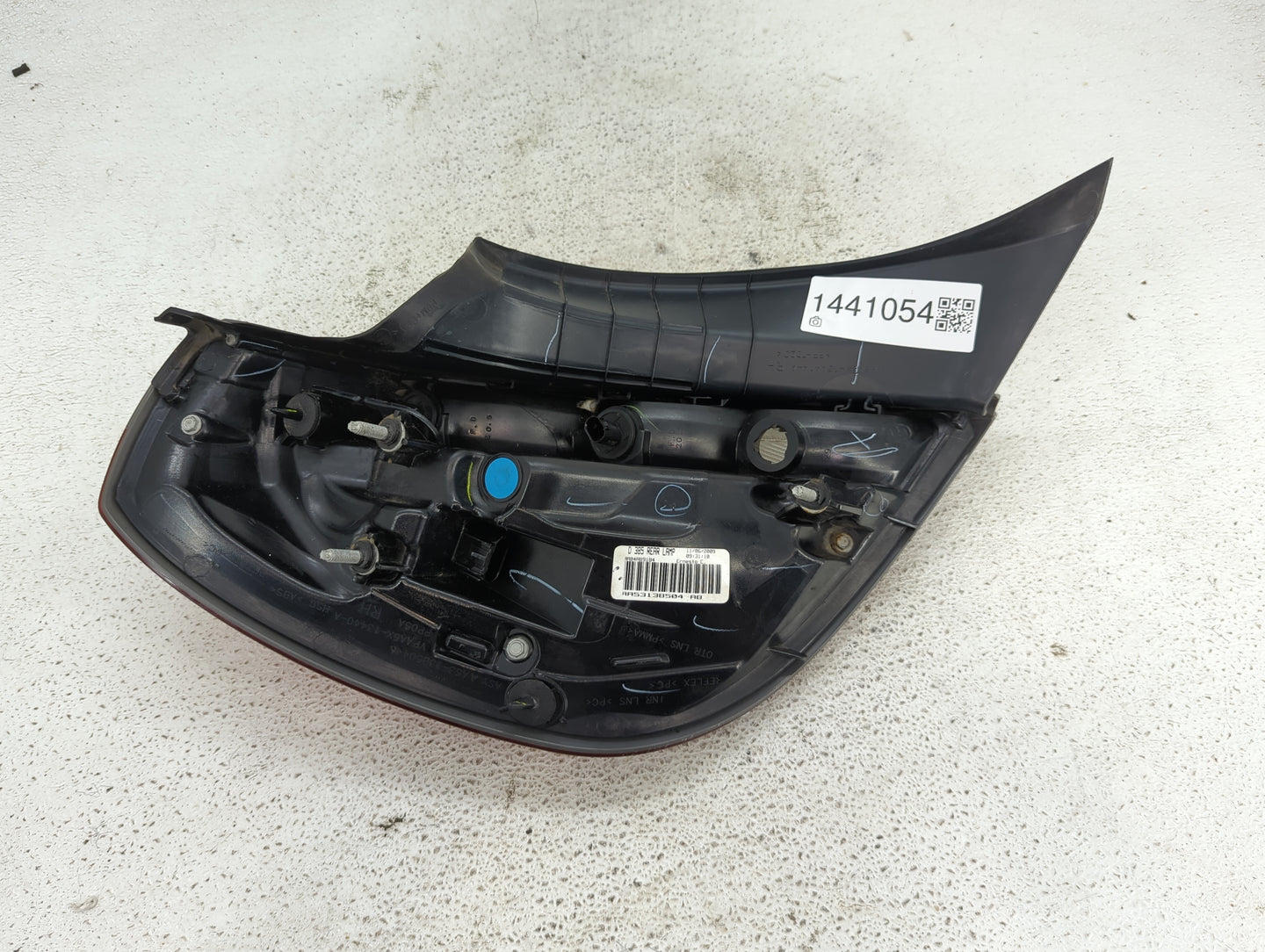 2009-2012 Lincoln Mks Tail Light Assembly Passenger Right OEM Fits Fits 2009 2010 2011 2012 OEM Used Auto Parts - Oemusedaut